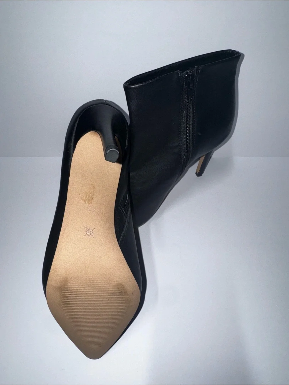 BCBGeneration Black Pointed Toe Stiletto Ankle Boots | Women’s Size 7.5